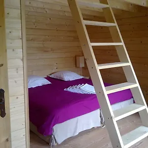 https://chalets-gites-la-croisee-des-chemins.hotels-rhonealpes.com